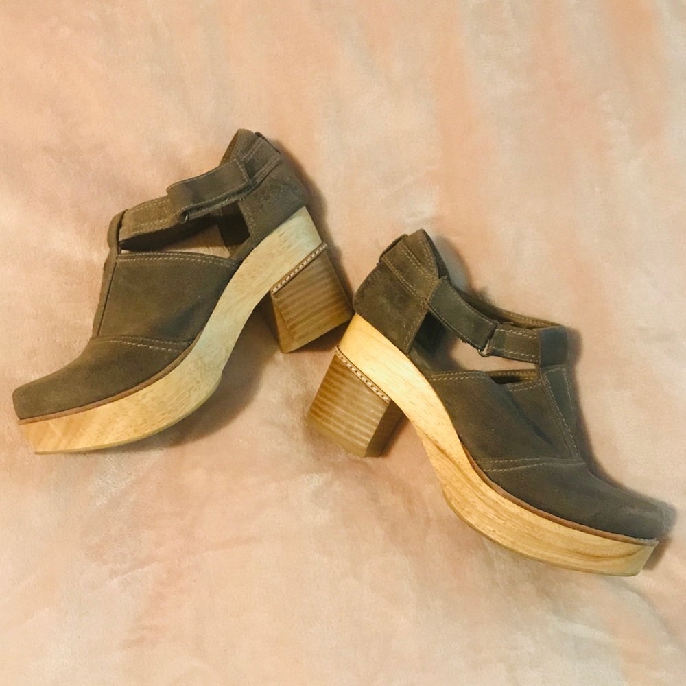 Antelope Wooden platform heels